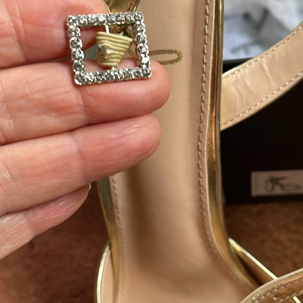 Lulus gold dressy /wedding shoes almost new - Picture 4 of 17